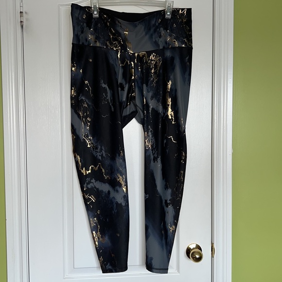 Old Navy Powersoft Extra High Waisted Leggings - Picture 4 of 8